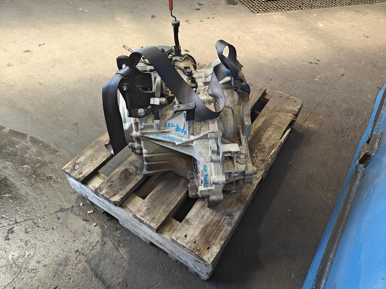 View Auto part Trans/Gearbox Kia Rondo 2010