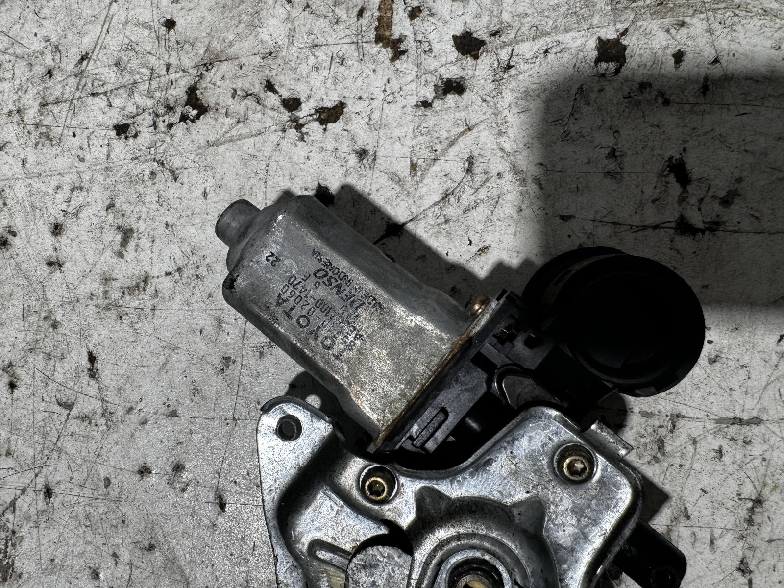 View Auto part Left Rear Wnd Reg/Motor Toyota Camry 2004