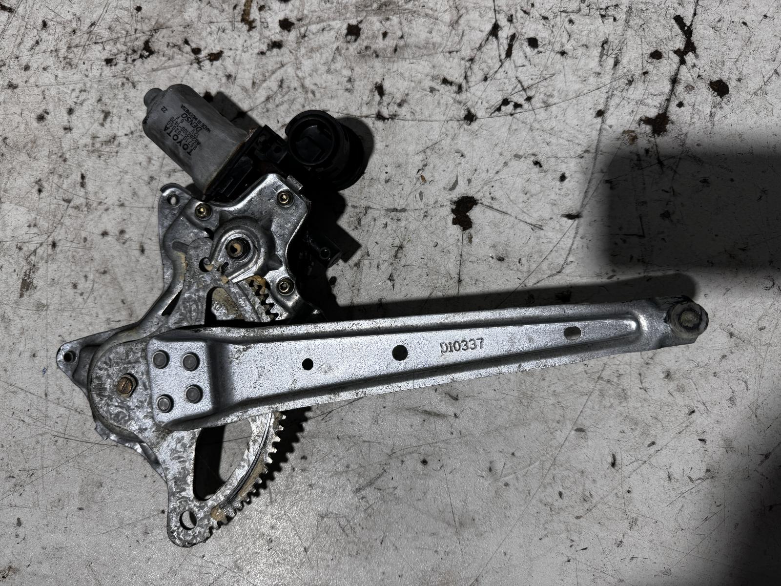 View Auto part Left Rear Wnd Reg/Motor Toyota Camry 2004