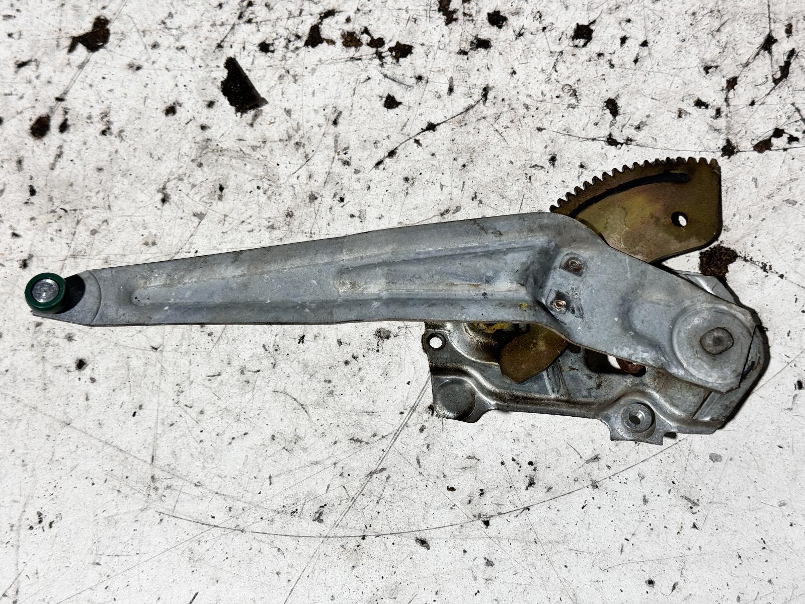View Auto part Right Rear Wnd Reg/Motor Toyota Corolla 1998