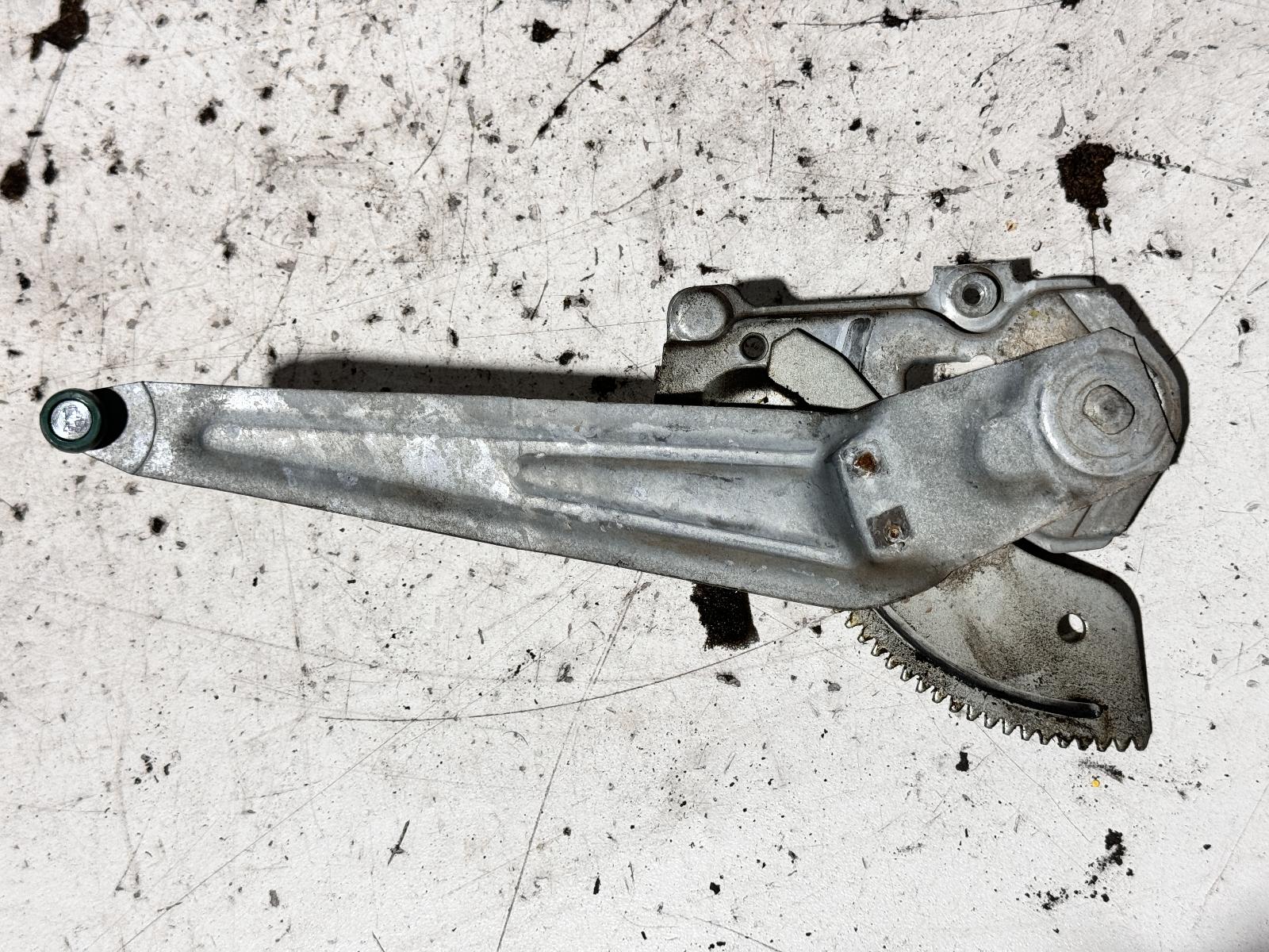 View Auto part Left Rear Wnd Reg/Motor Toyota Corolla 1998