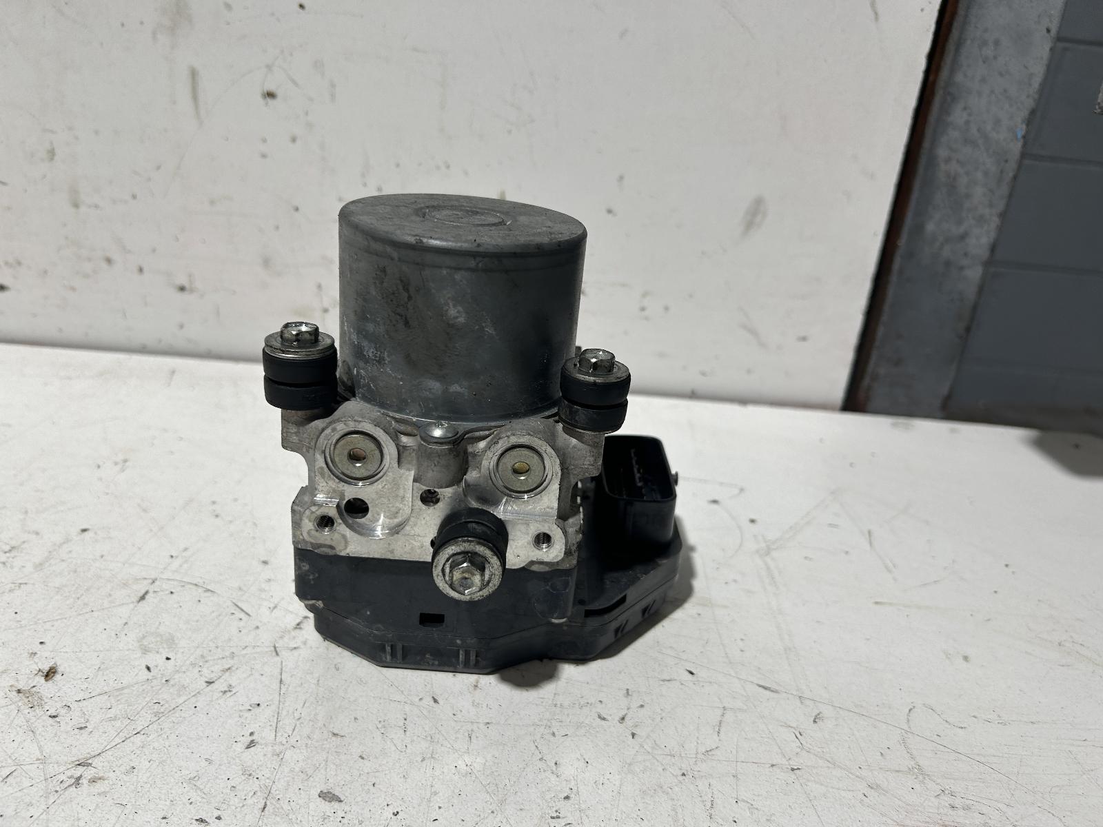 View Auto part Abs Pump/Modulator Toyota Hilux 2015