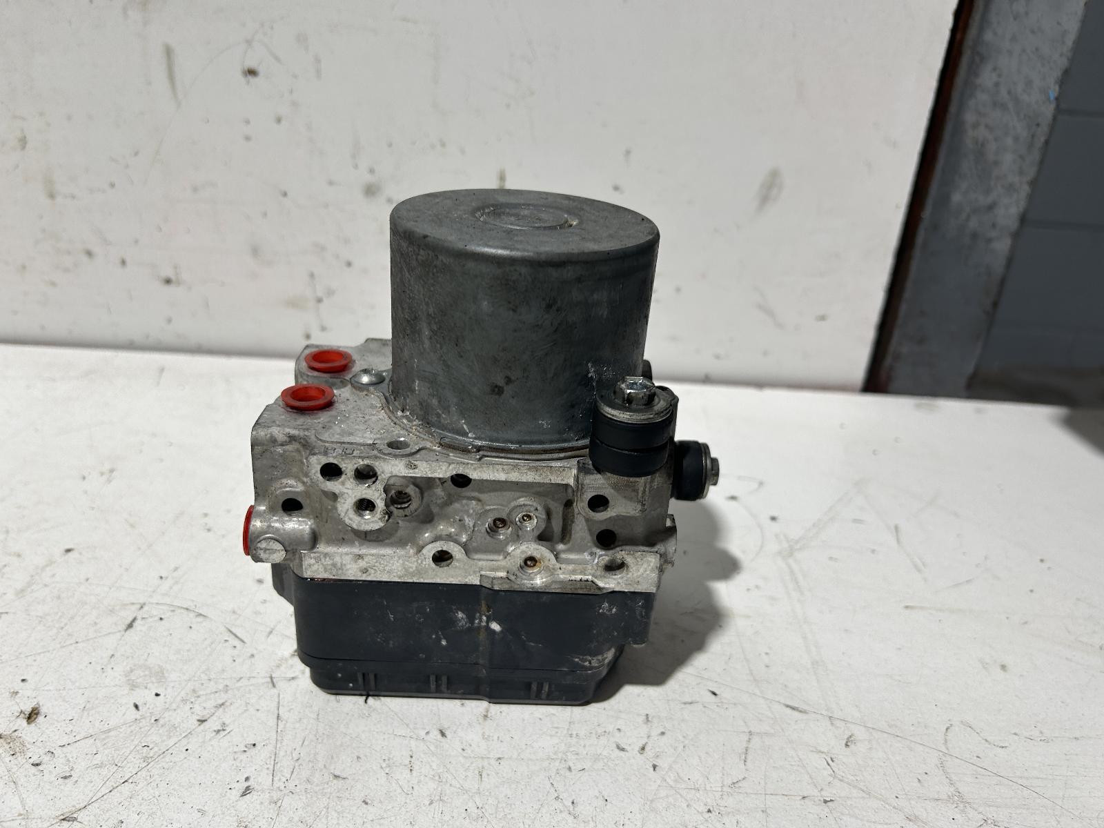 View Auto part Abs Pump/Modulator Toyota Hilux 2015