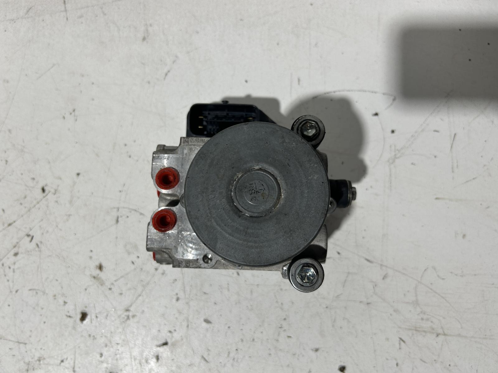 View Auto part Abs Pump/Modulator Toyota Hilux 2015