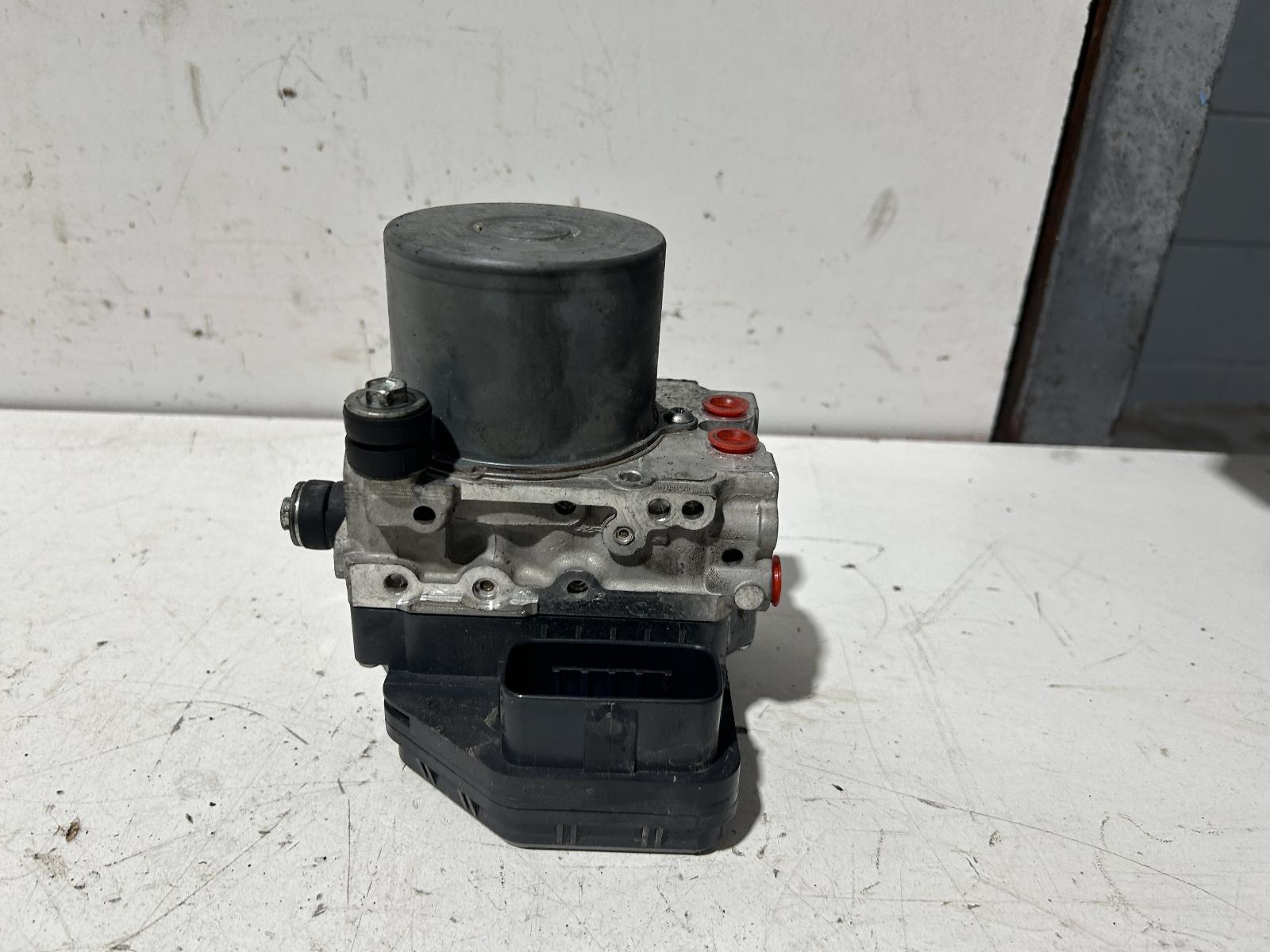 View Auto part Abs Pump/Modulator Toyota Hilux 2015