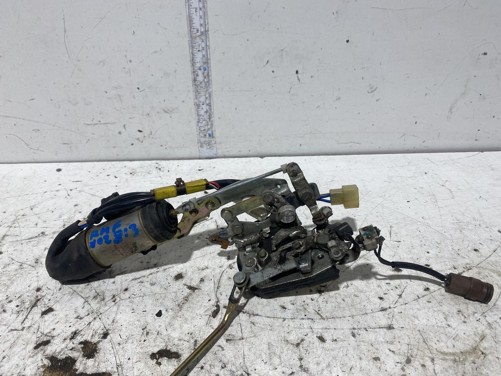 View Auto part Door/Boot/Gate Lock Toyota Corona 1985