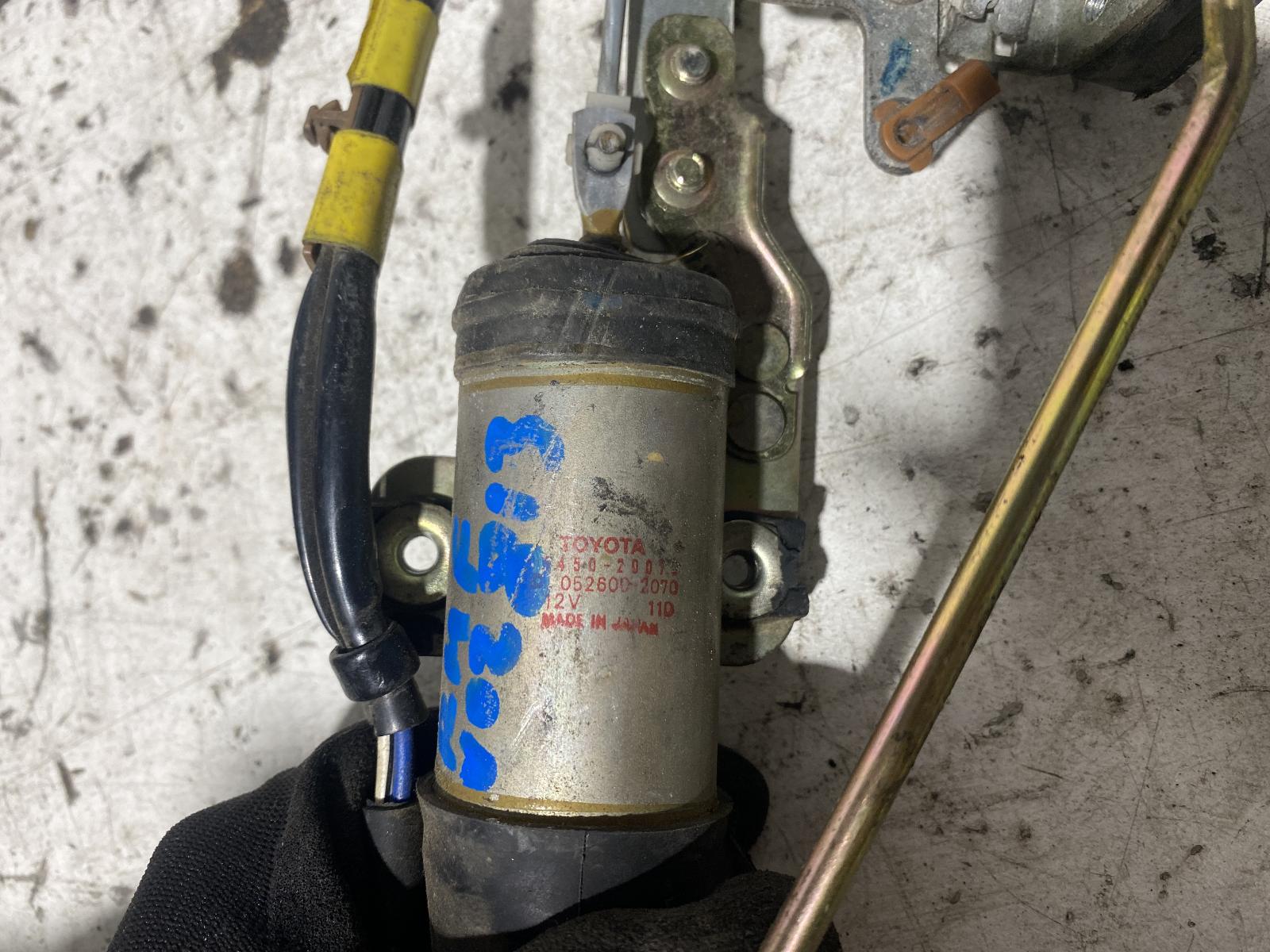 View Auto part Door/Boot/Gate Lock Toyota Corona 1985