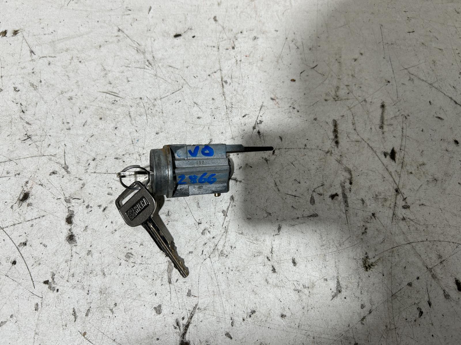View Auto part Ignition W/ Key Toyota Hilux 1989