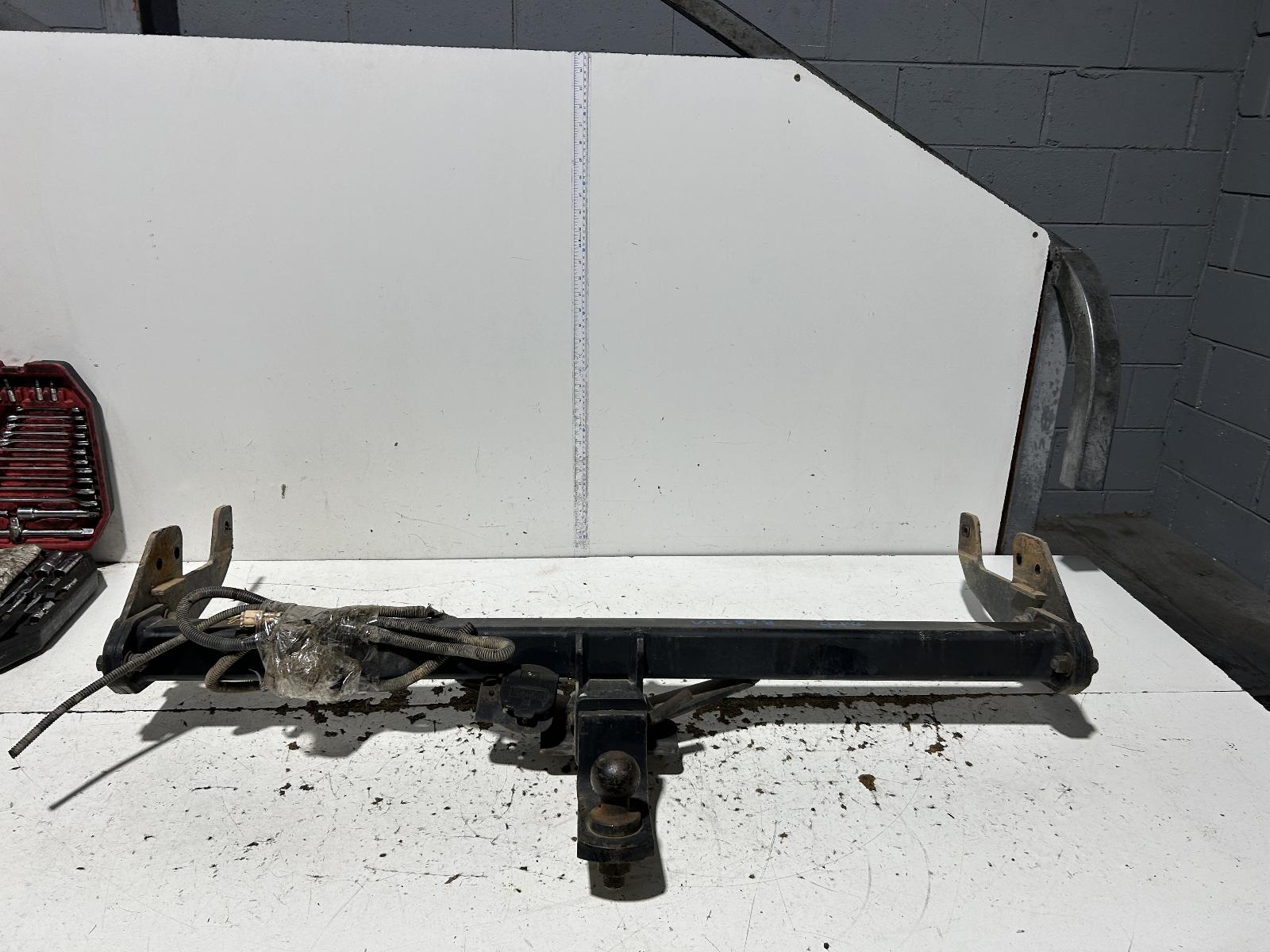 View Auto part Towbar Toyota Hilux 2010