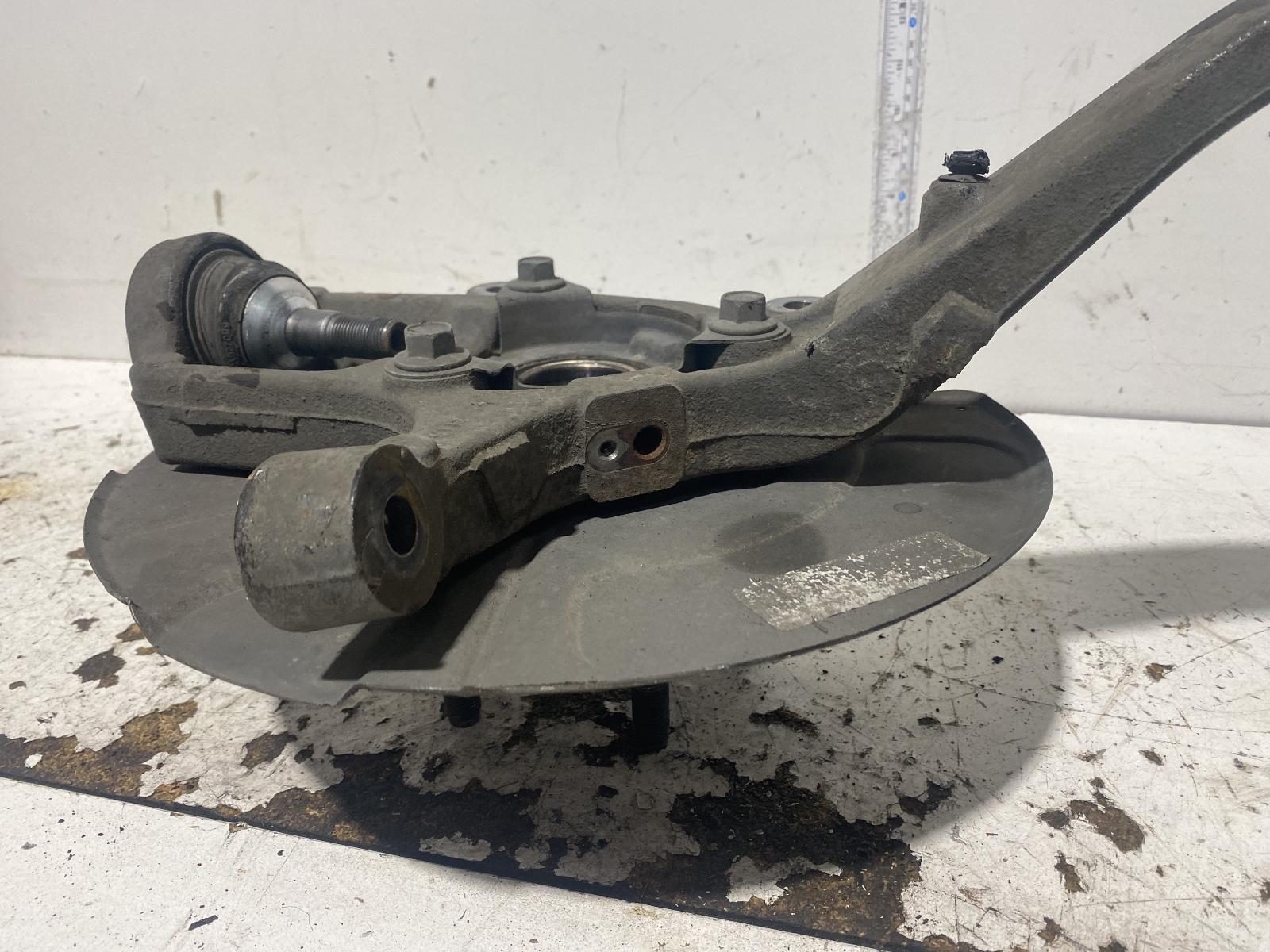 View Auto part Left Front Hub Assembly Jeep Grandcherokee 2012