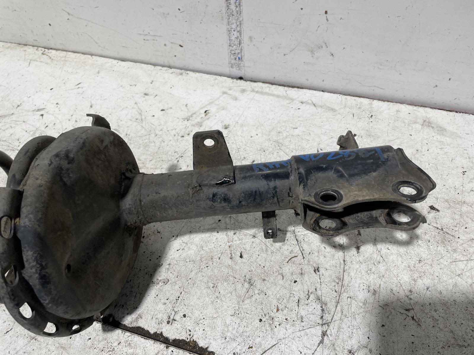 View Auto part Right Rear Strut Toyota Kluger 2003