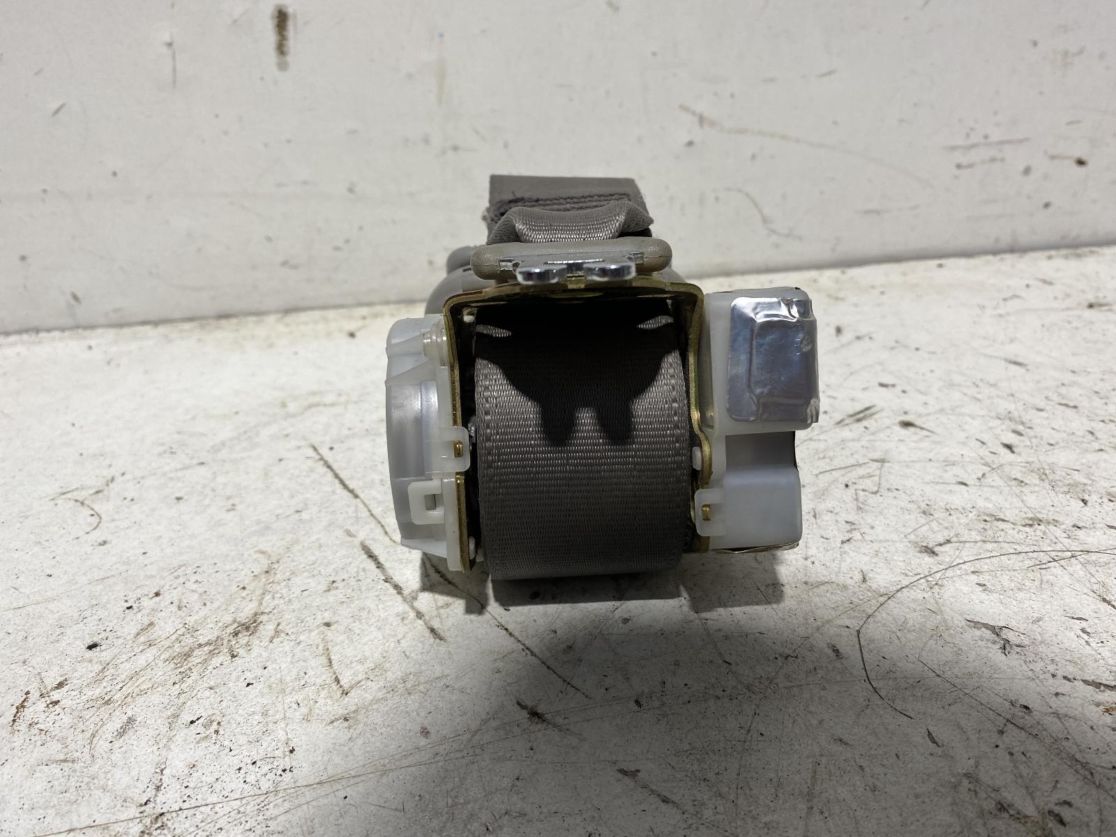 View Auto part Seatbelt/Stalk Toyota Kluger 2003