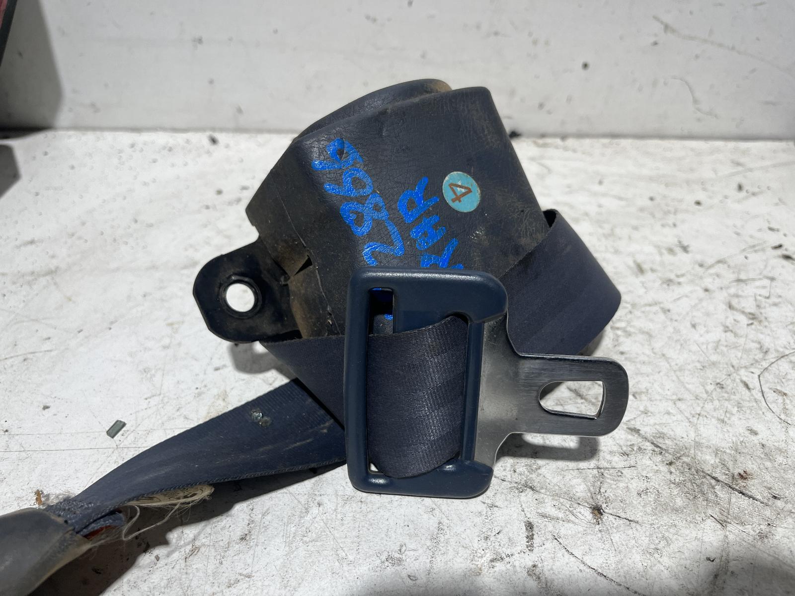 View Auto part Seatbelt/Stalk Toyota Hilux 1989