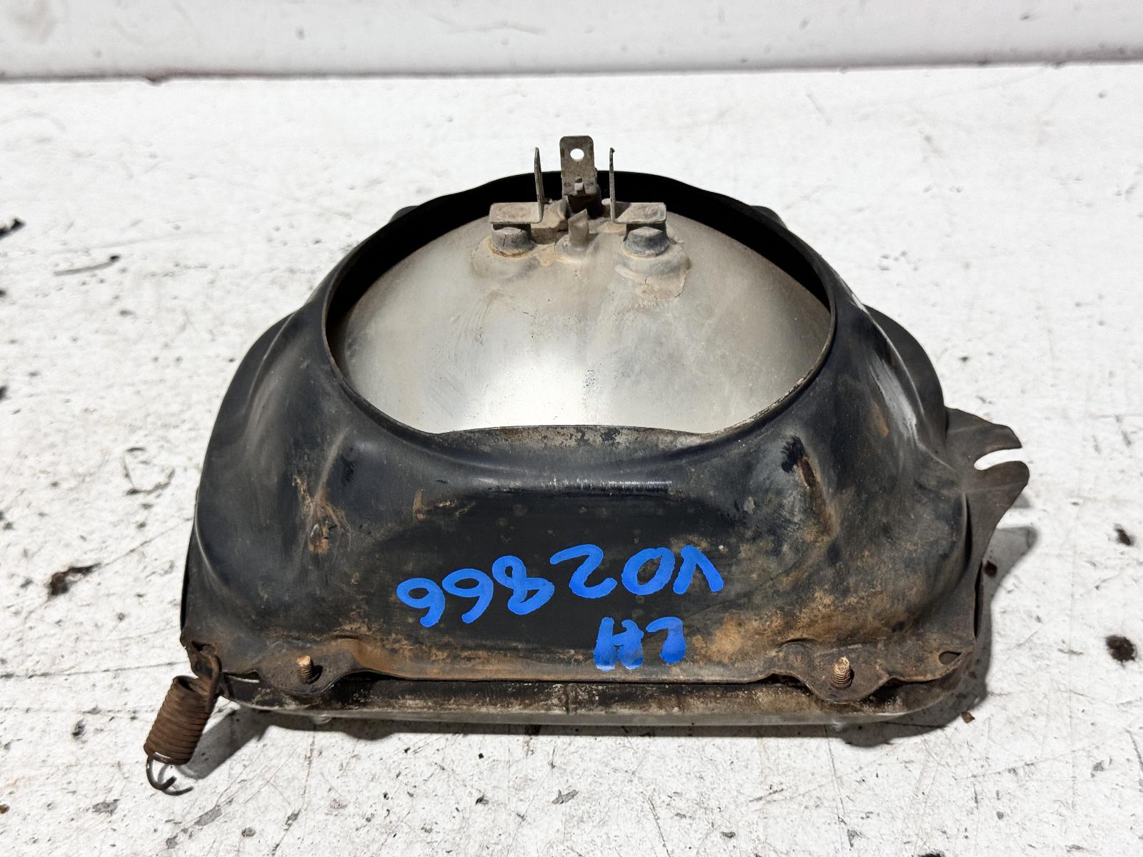 View Auto part Left Headlamp Toyota Hilux 1989