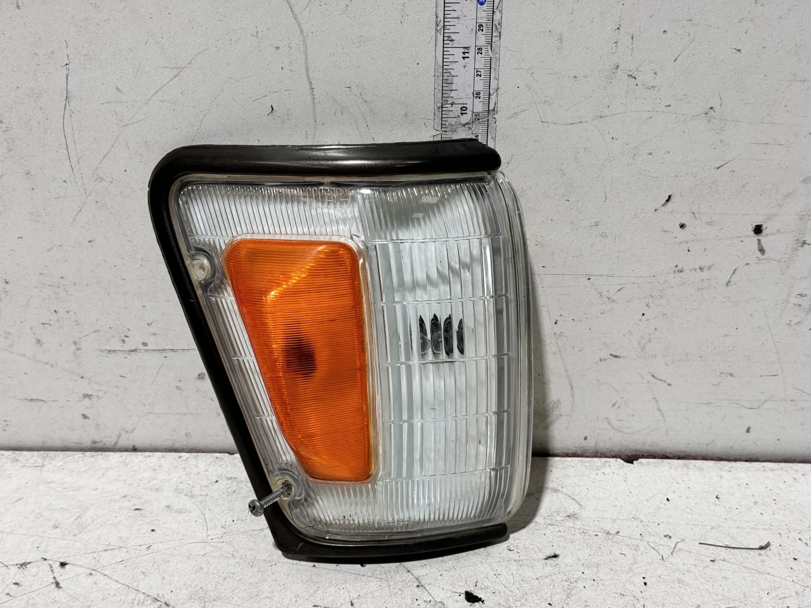 View Auto part Right Indicator/Fog/Side Toyota Hilux 1989