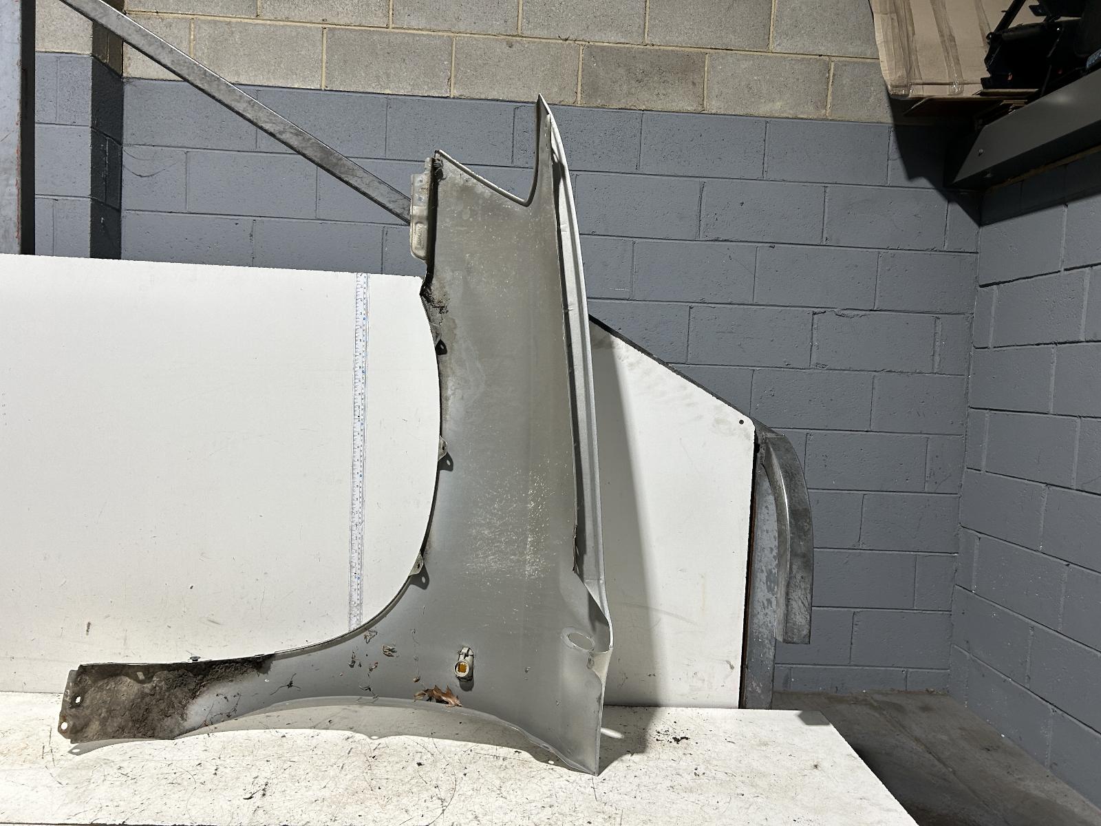 View Auto part Right Guard Toyota Kluger 2003