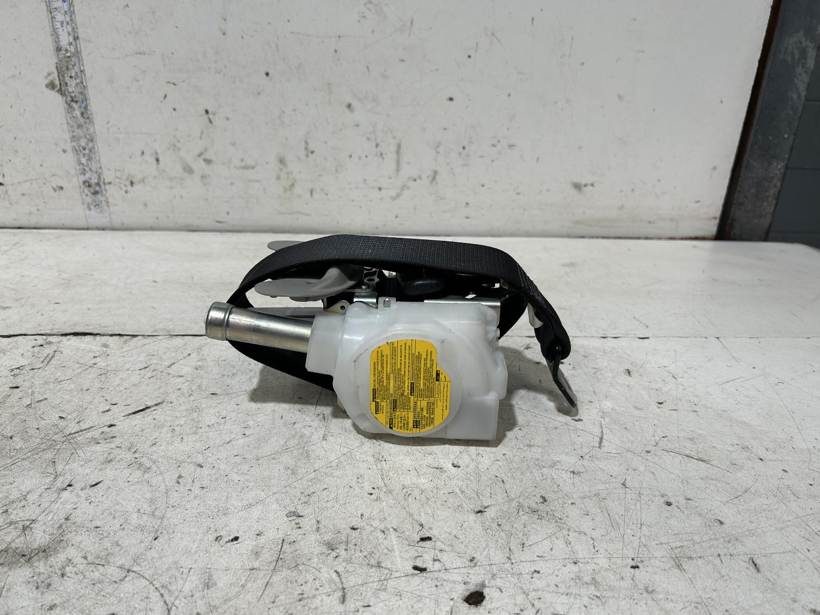 View Auto part Seatbelt/Stalk Toyota Corolla 2014