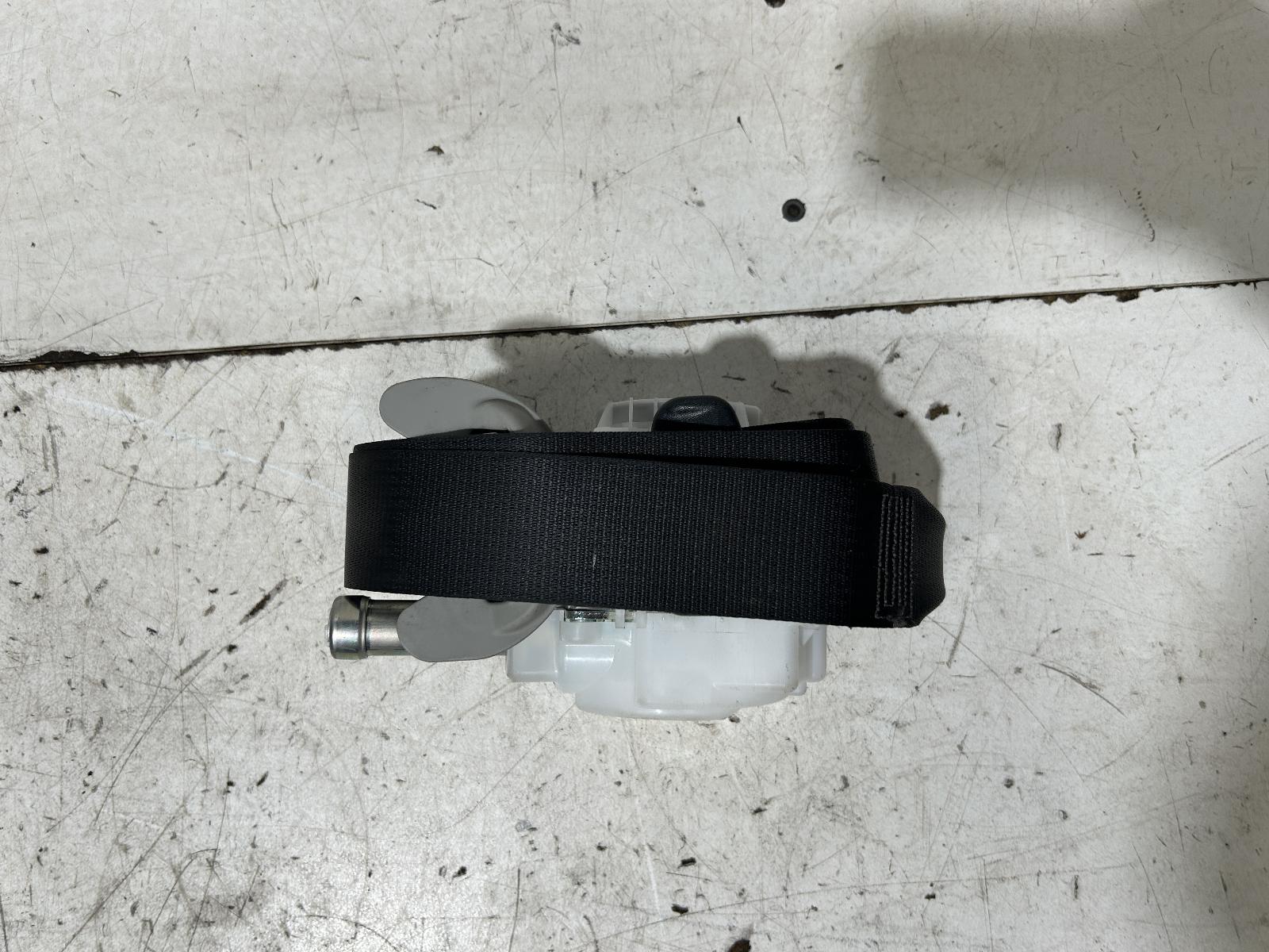 View Auto part Seatbelt/Stalk Toyota Corolla 2014