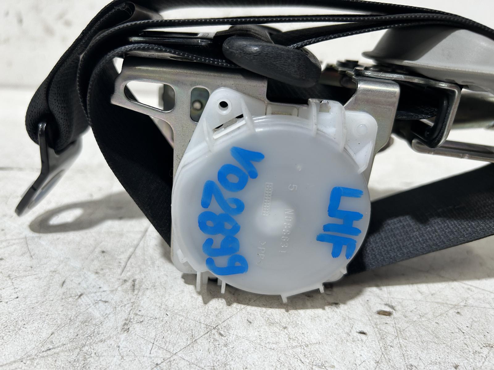 View Auto part Seatbelt/Stalk Toyota Corolla 2014