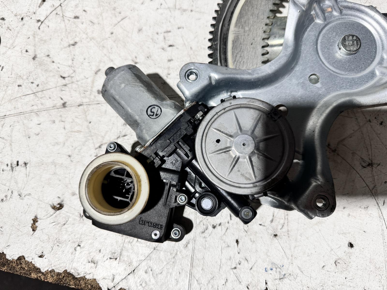 View Auto part Right Front Window Reg/Motor Toyota Corolla 2014