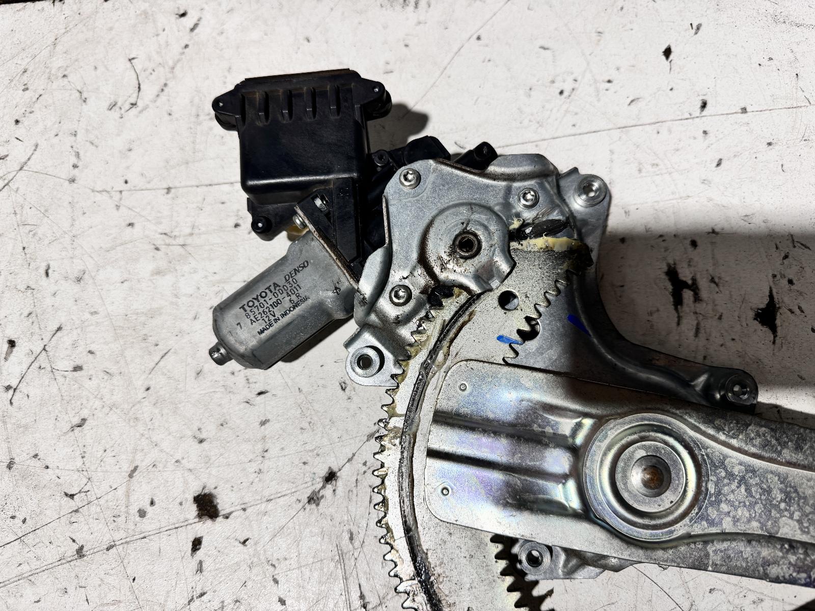 View Auto part Right Front Window Reg/Motor Toyota Corolla 2014