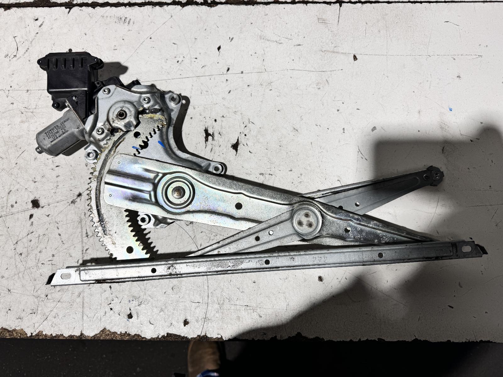 View Auto part Right Front Window Reg/Motor Toyota Corolla 2014