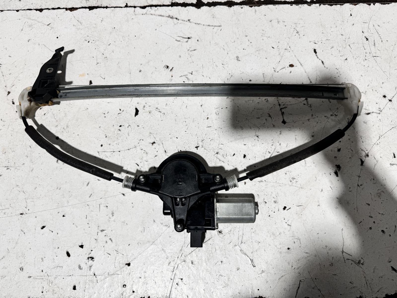 View Auto part Right Rear Wnd Reg/Motor Mazda Cx5 2012