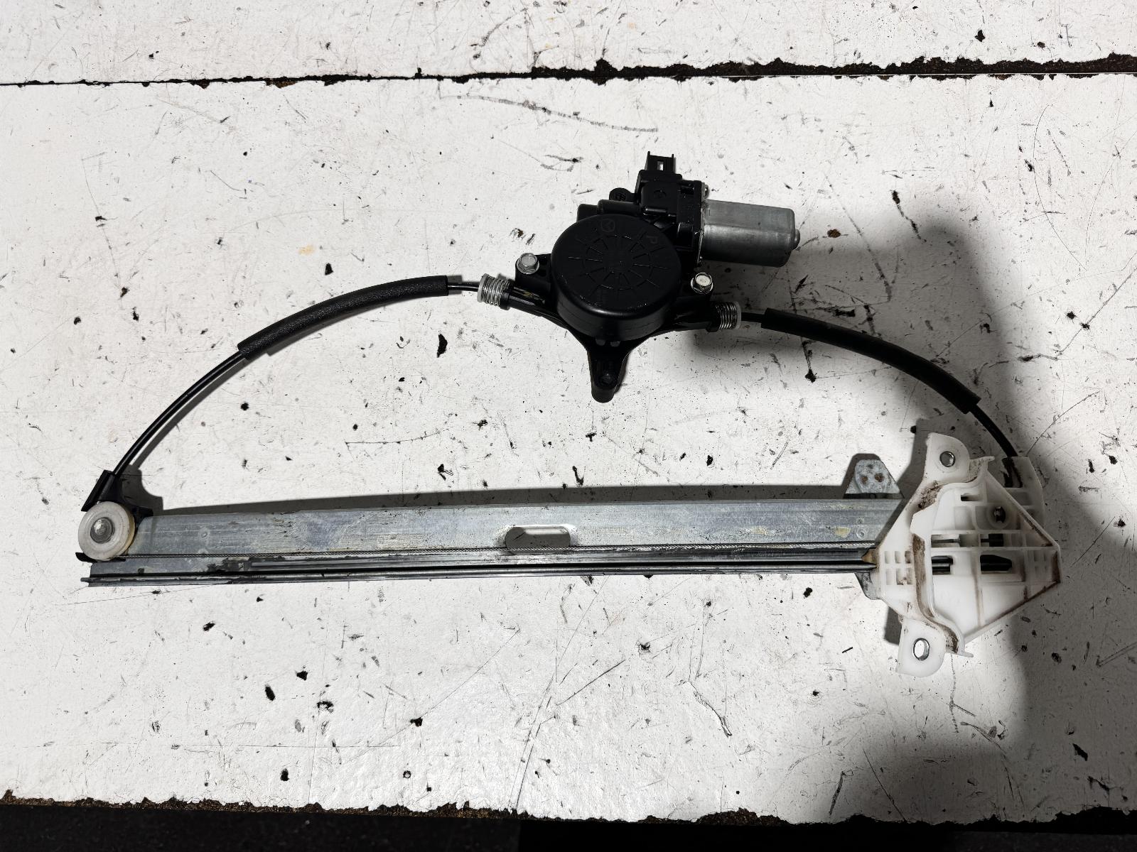 View Auto part Right Front Window Reg/Motor Mazda Cx5 2012