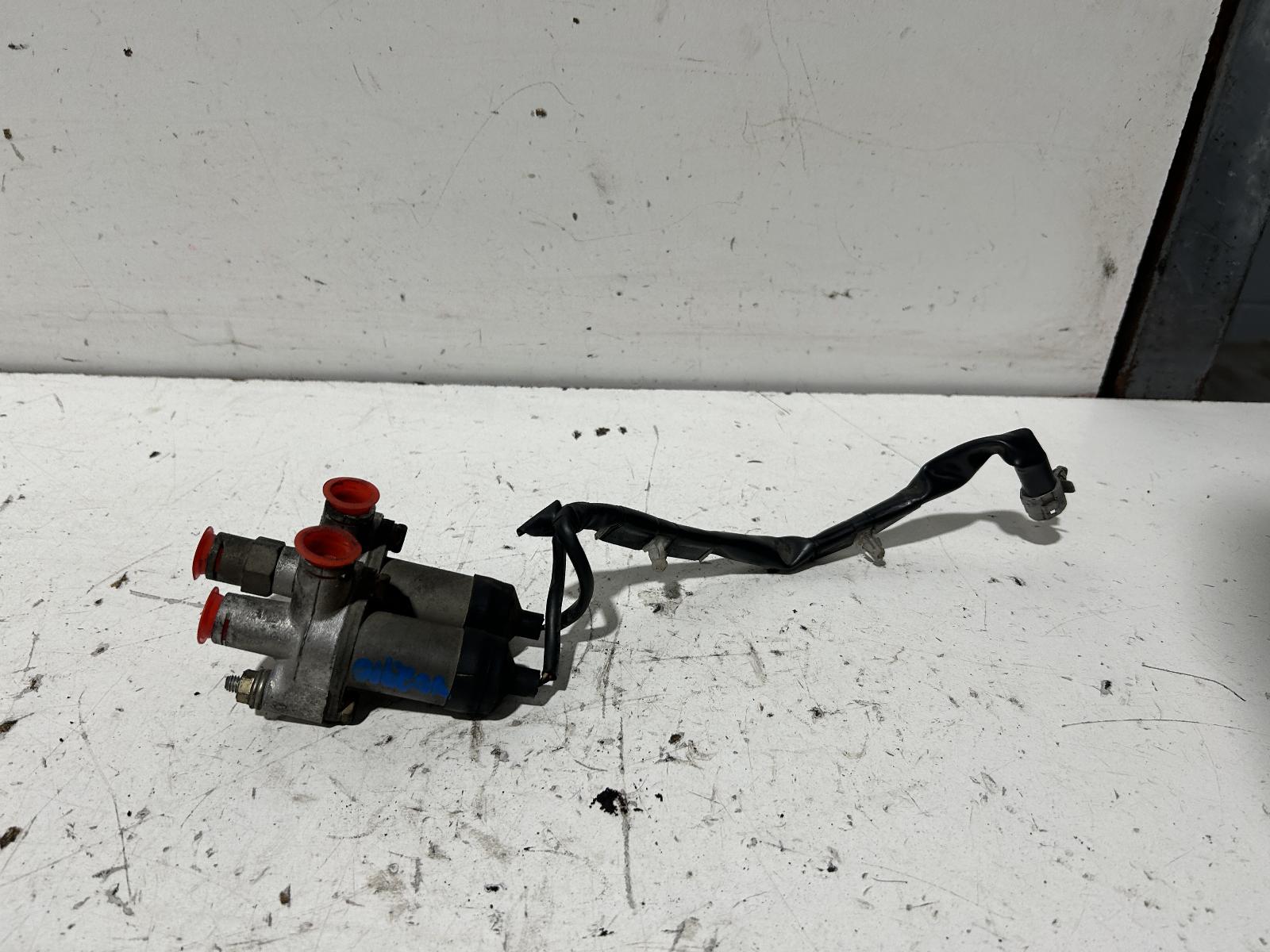 View Auto part Air Ride Compressor Lexus Ls400 1990
