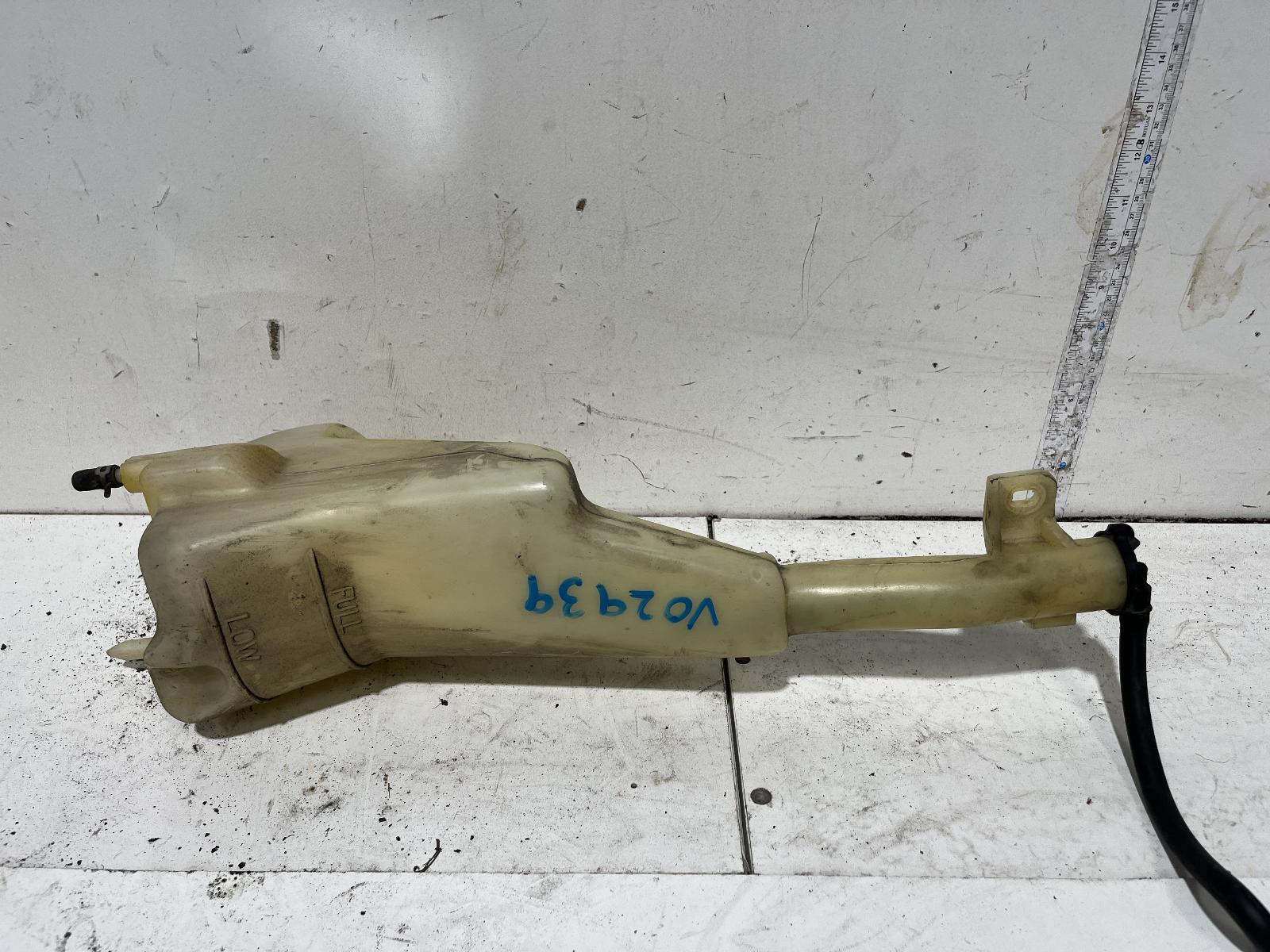 View Auto part Overflow Bottle Toyota Hiace 2001