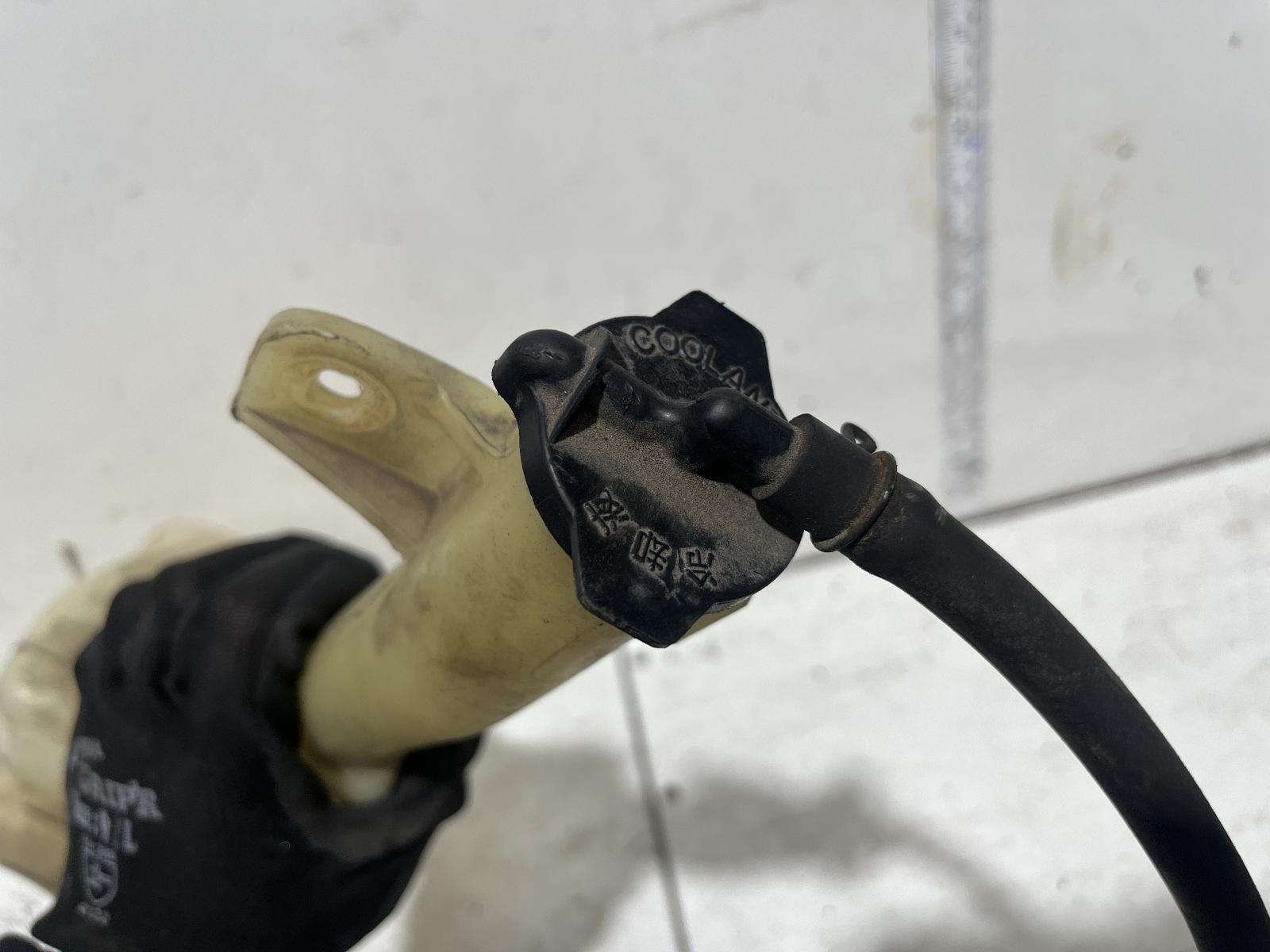 View Auto part Overflow Bottle Toyota Hiace 2001