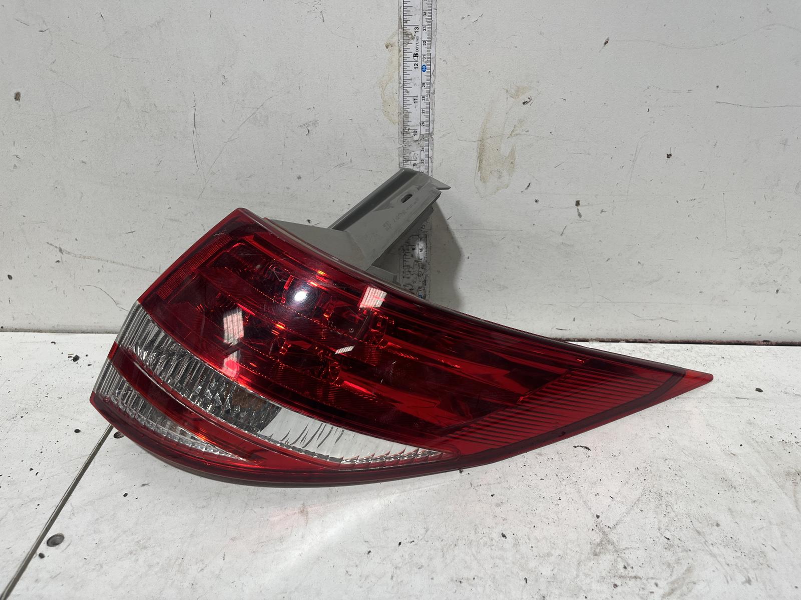 View Auto part Right Taillight Toyota Estima 2006
