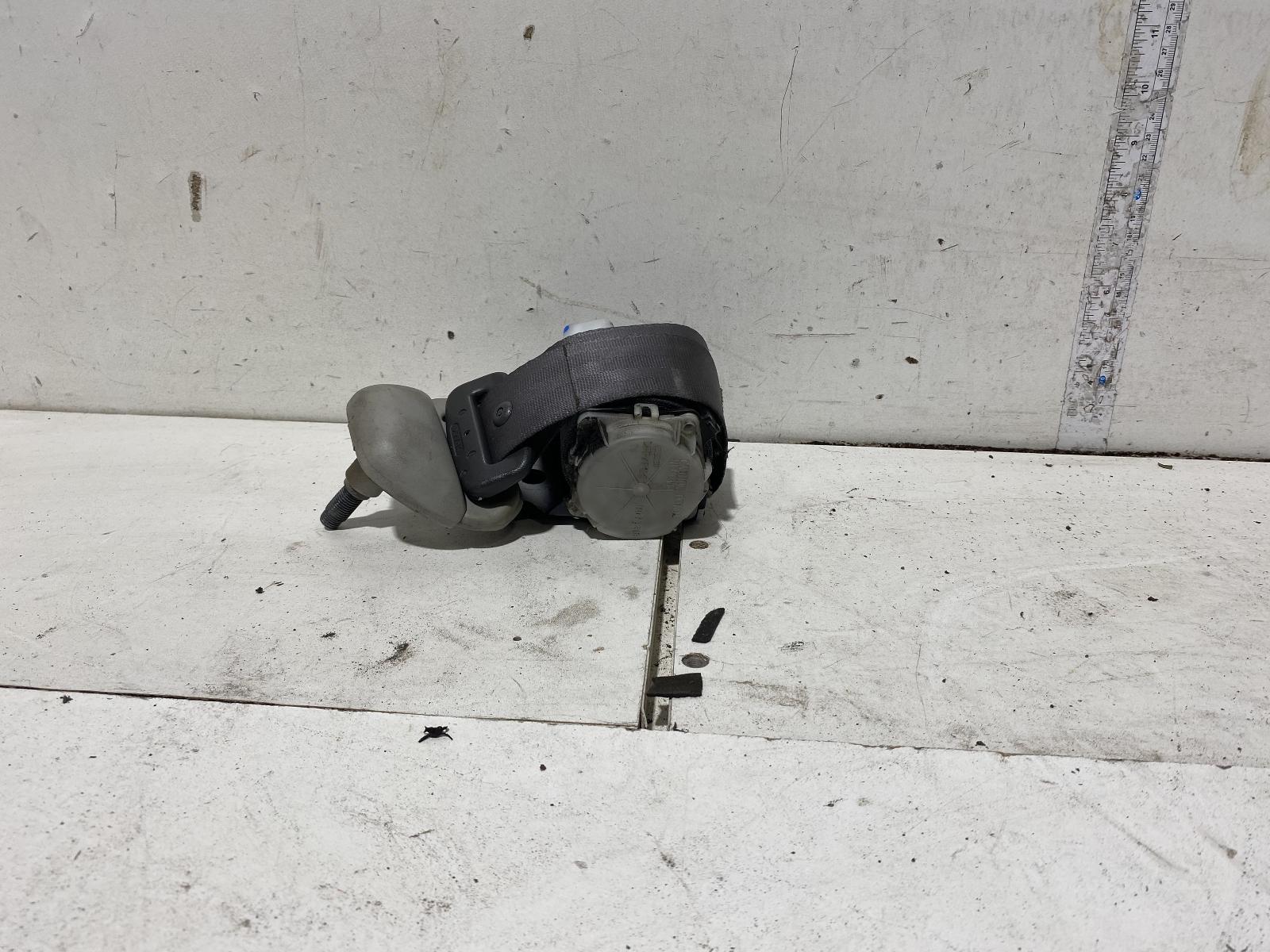 View Auto part Seatbelt/Stalk Toyota Hilux 2011