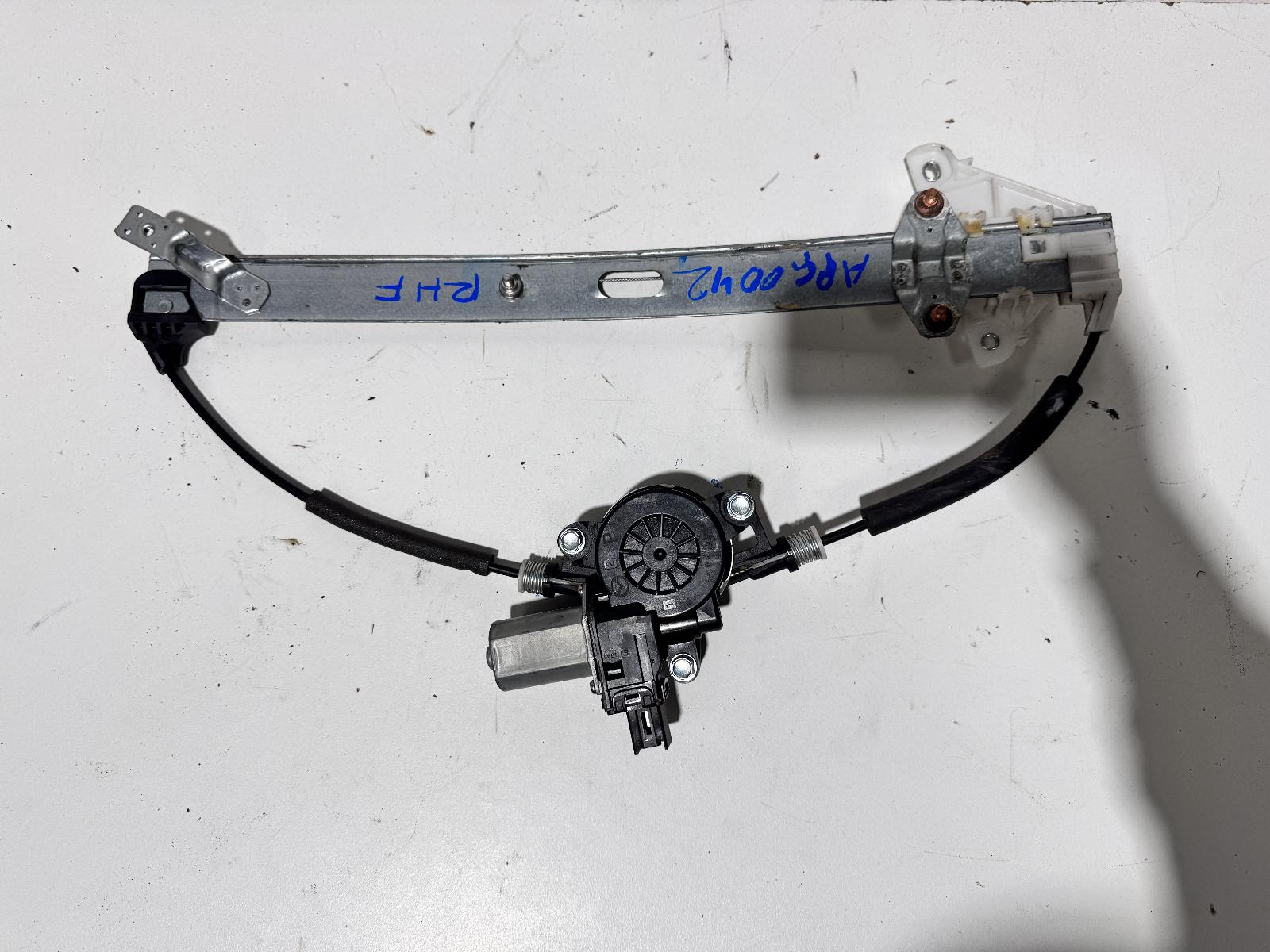 View Auto part Right Front Window Reg/Motor Mazda 3 2015