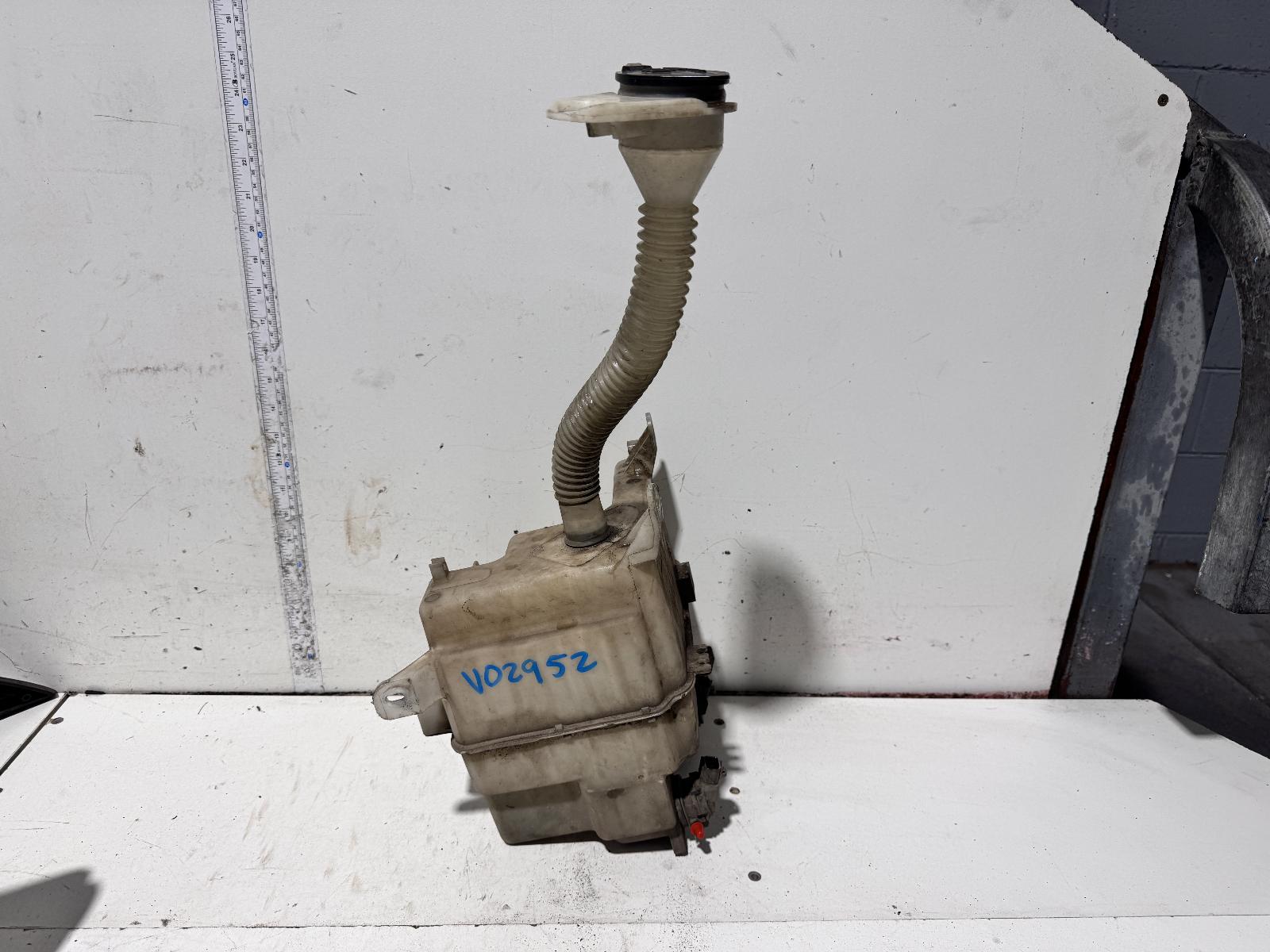 View Auto part Washer Bottle Toyota Kluger 2005