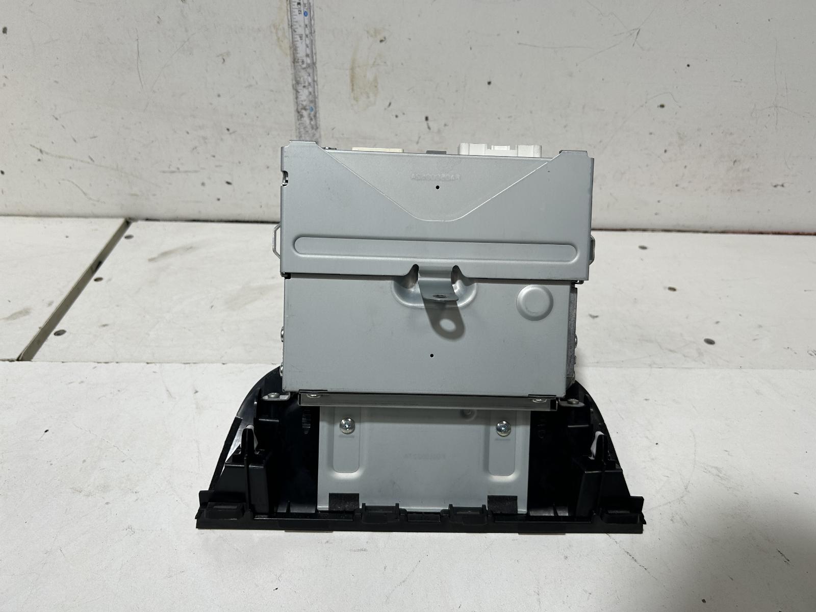 View Auto part Radio/Cd/Dvd/Sat/Tv Mazda 3 2015