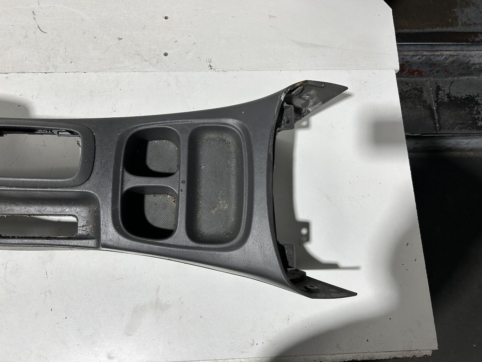 View Auto part Console Toyota Hilux 2011