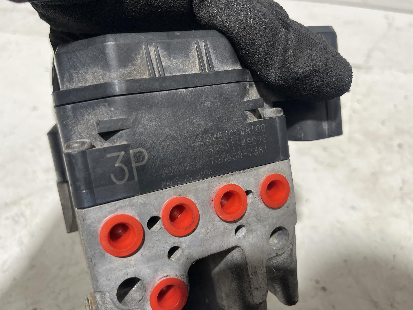 View Auto part Abs Pump/Modulator Toyota Kluger 2005