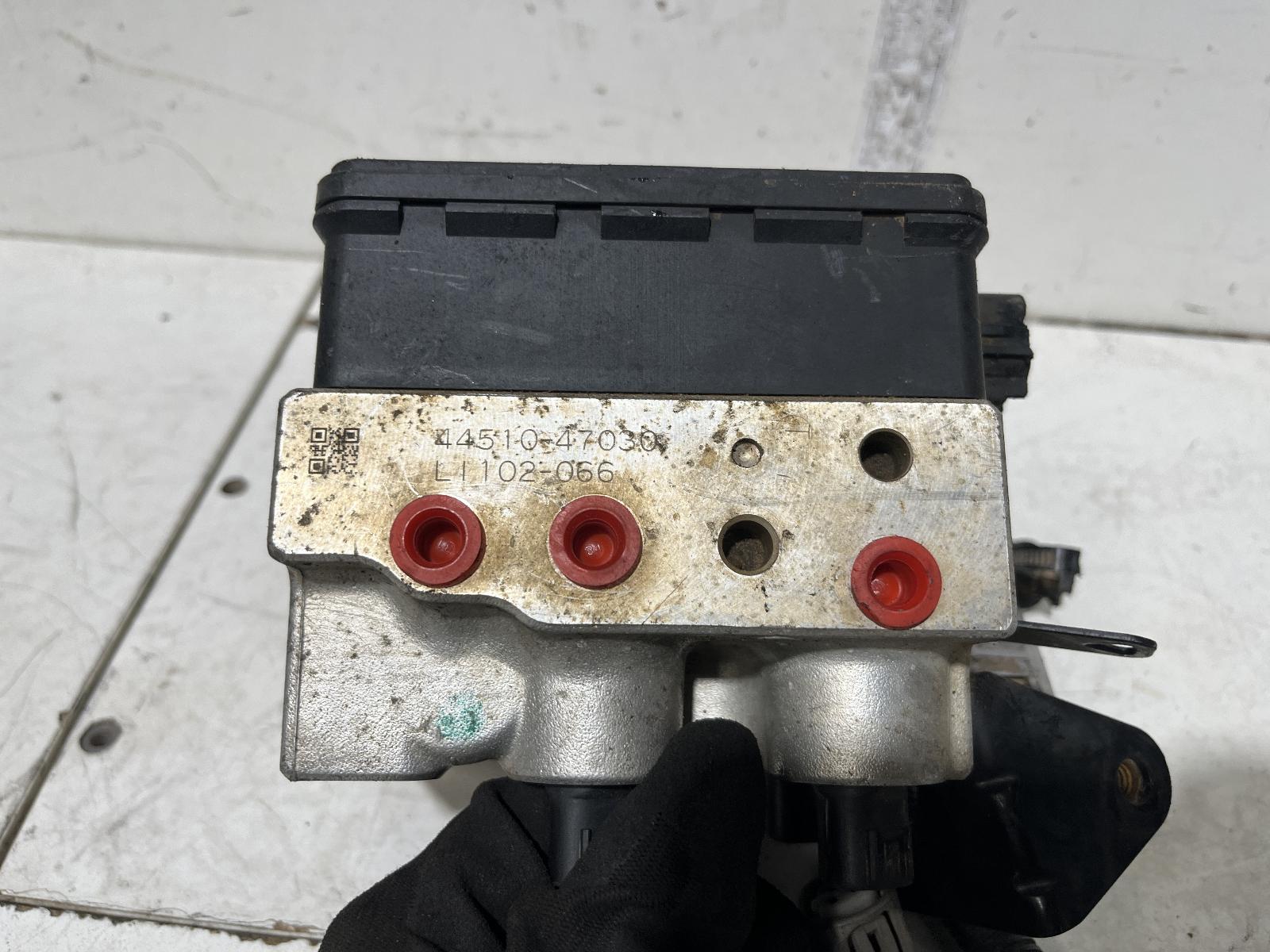 View Auto part Abs Pump/Modulator Toyota Prius 2001