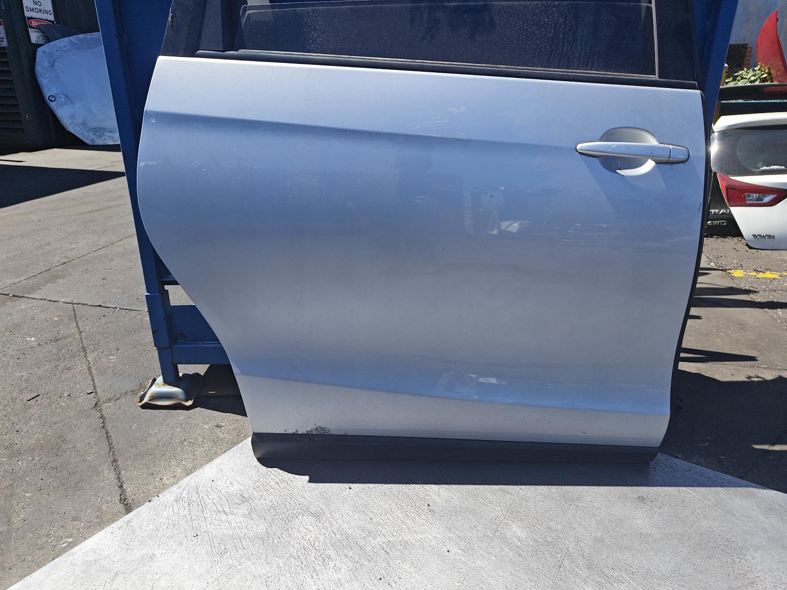 View Auto part Right Rear Door Sliding Toyota Tarago 2014