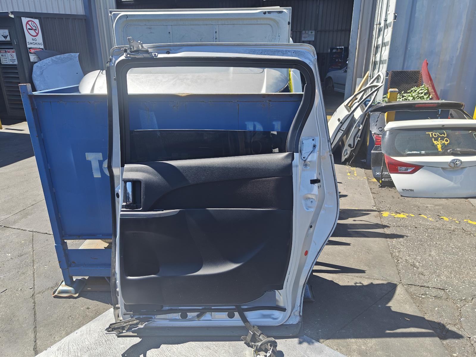 View Auto part Right Rear Wnd Reg/Motor Toyota Tarago 2014
