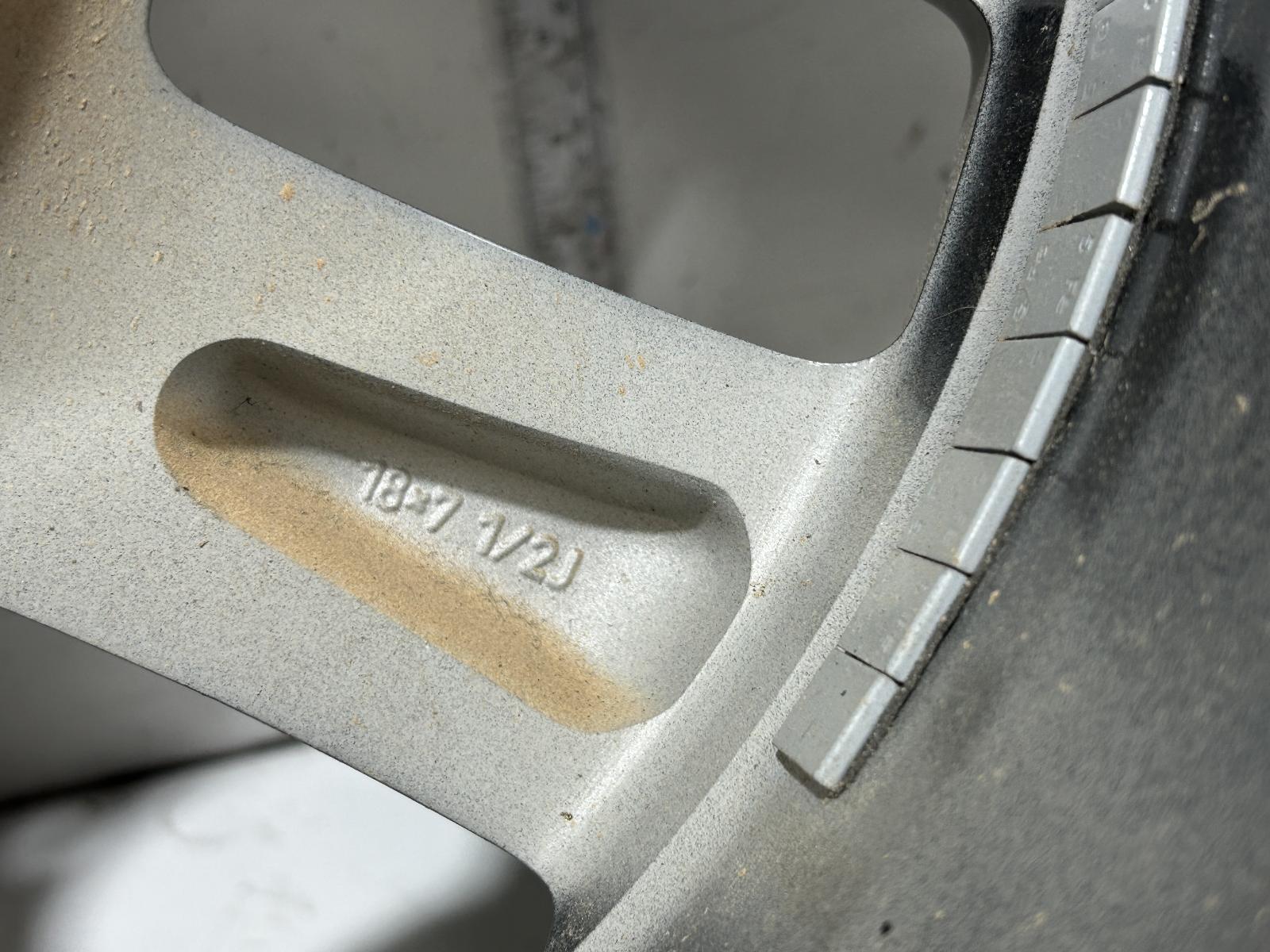 View Auto part Wheel Mag Toyota Hilux 2016