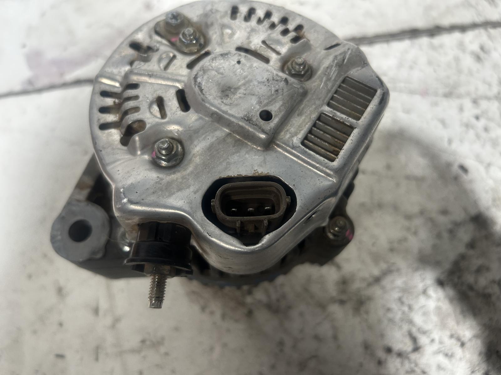 View Auto part Alternator Toyota Hilux 2004
