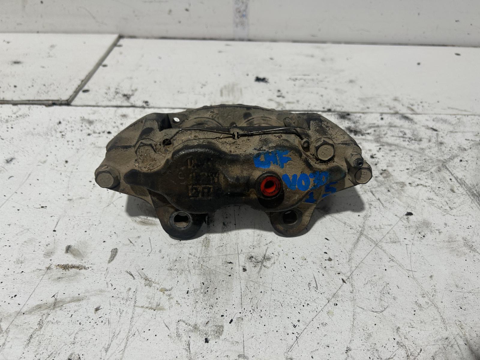 View Auto part Caliper Toyota Hilux 2004