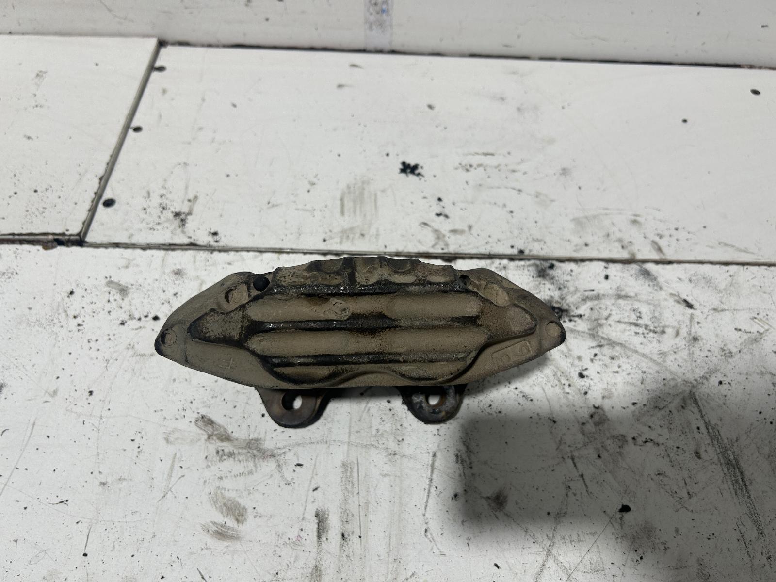 View Auto part Caliper Toyota Hilux 2004
