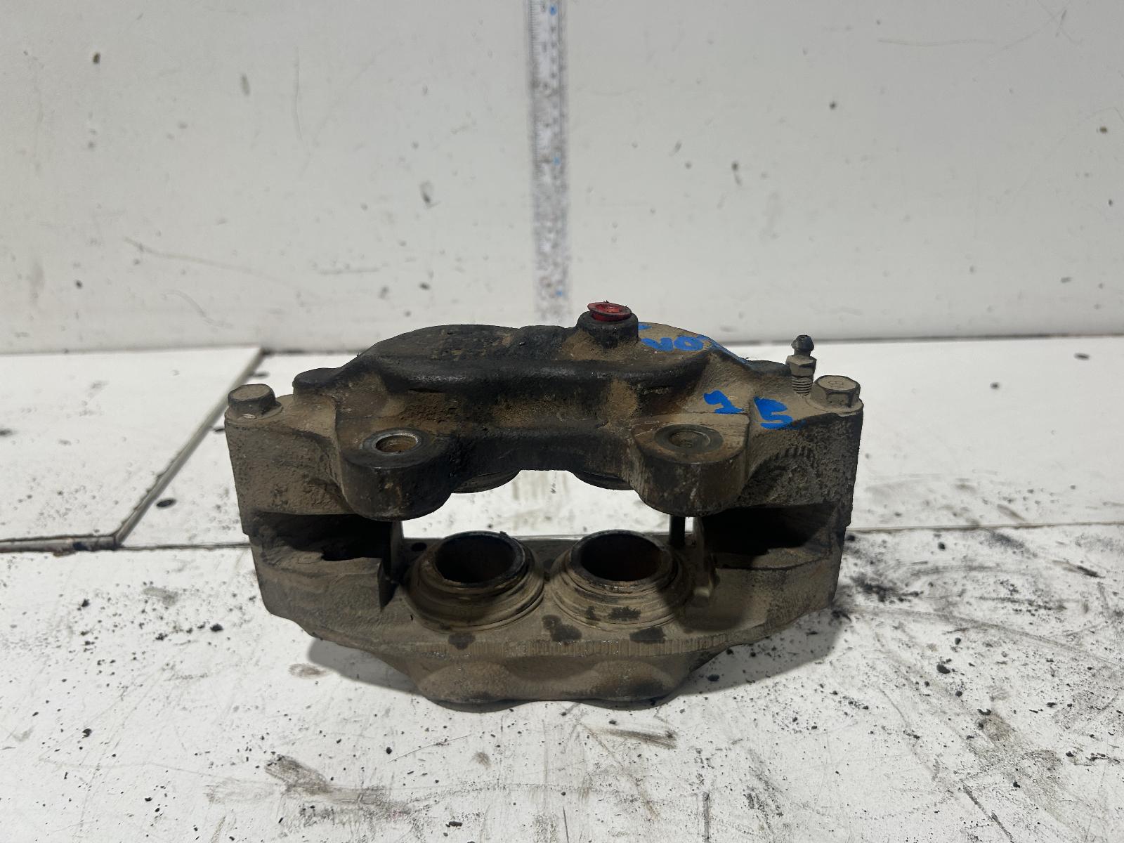 View Auto part Caliper Toyota Hilux 2004