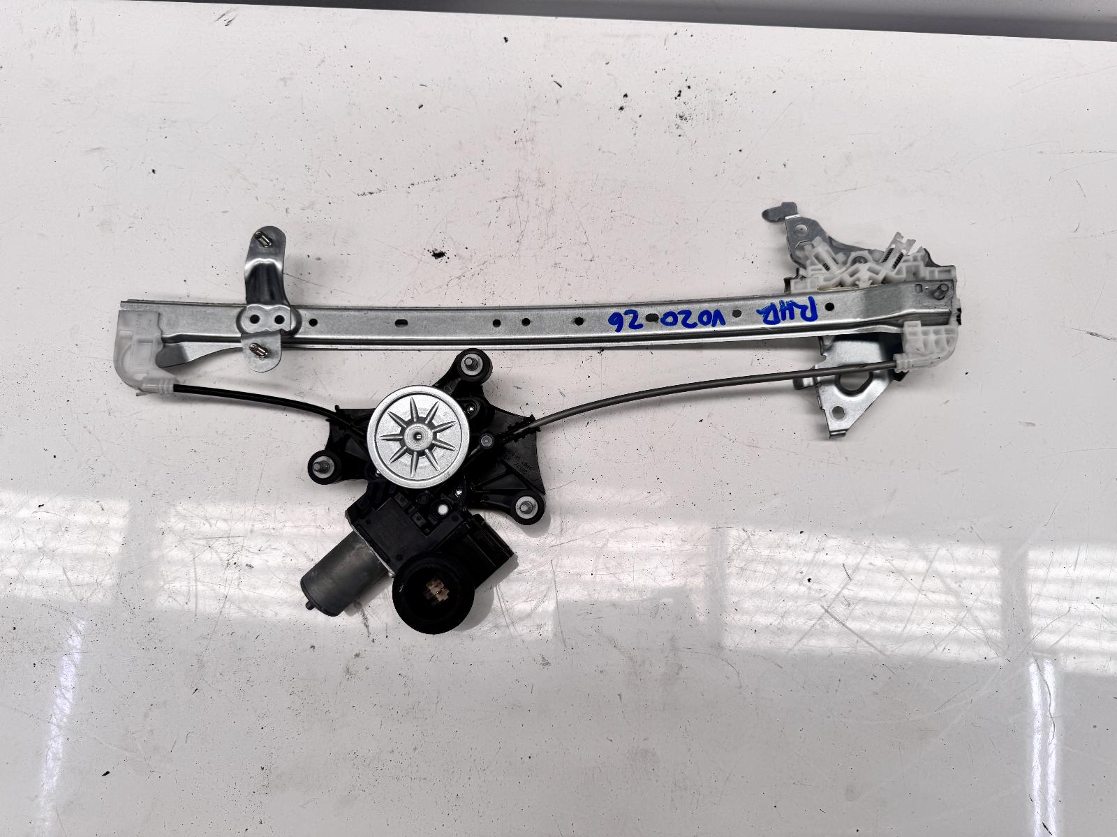 View Auto part Right Rear Wnd Reg/Motor Toyota Corolla 2020