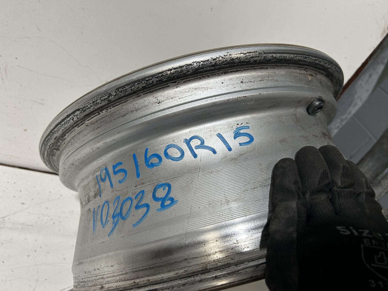 View Auto part Wheel Mag Toyota Prius 2005