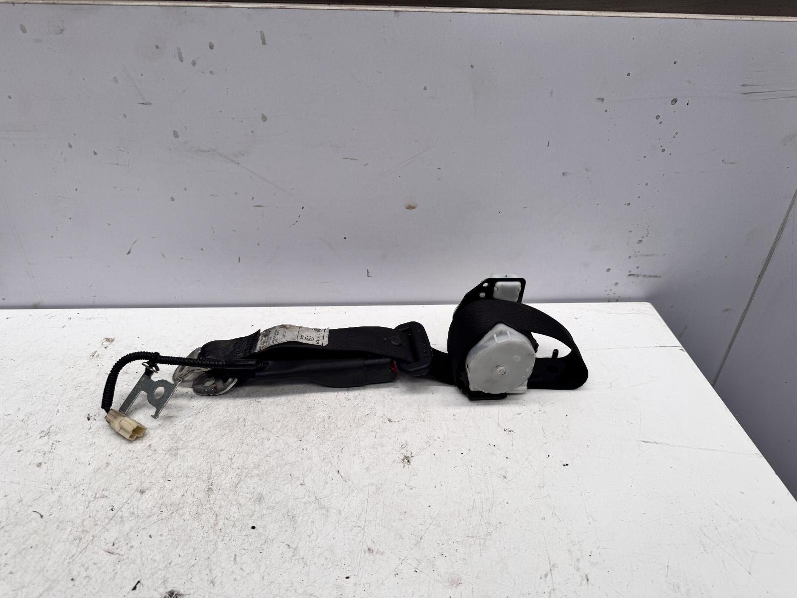 View Auto part Seatbelt/Stalk Toyota Corolla 2015