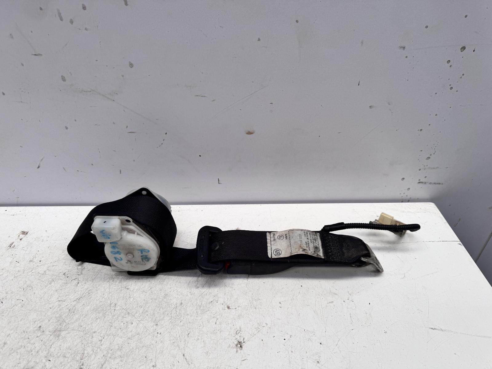 View Auto part Seatbelt/Stalk Toyota Corolla 2015